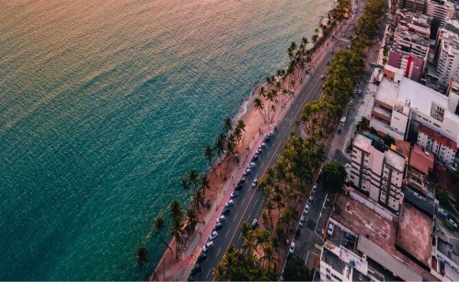Tendências de arquitetura em Maceió para residências à beira-mar